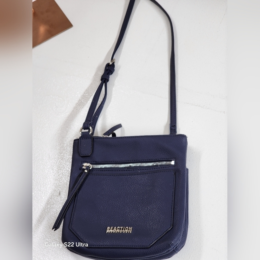 Kenneth Cole Reaction Blue Crossbody Bag with Modern Design - Picture 3 of 8